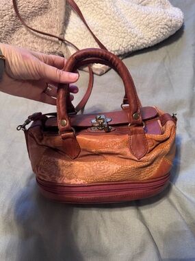 Vintage Piatto Women’s Two-Tone Tan & Rust Leather Satchel
